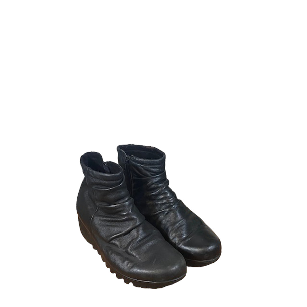 Munro Women’s Black Leather Ankle Zip Walking Wedge Booties Size 7.5